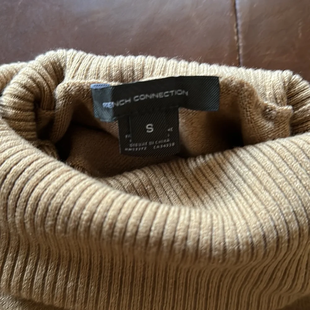 Beautiful French Connection Turtle Neck! 😌 - Picture 2 of 2